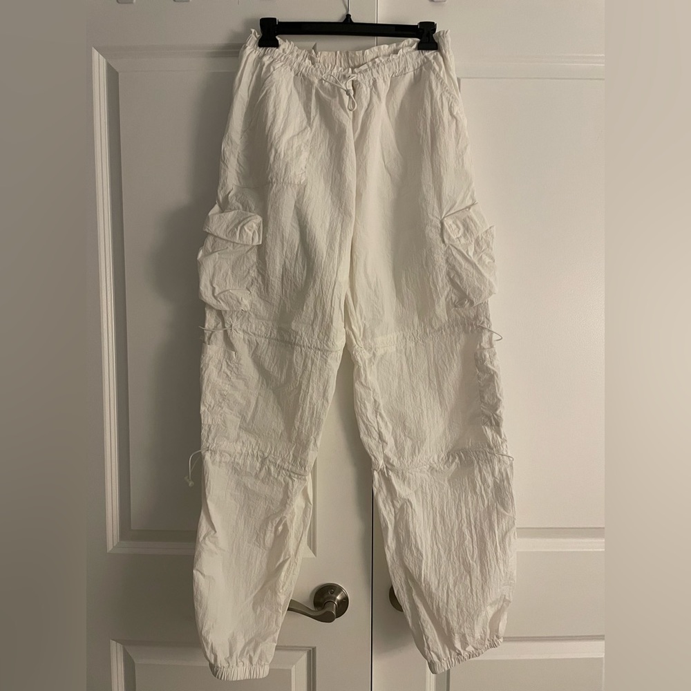 Crinkle Bungee Cargo Pants in White | Women’s Large